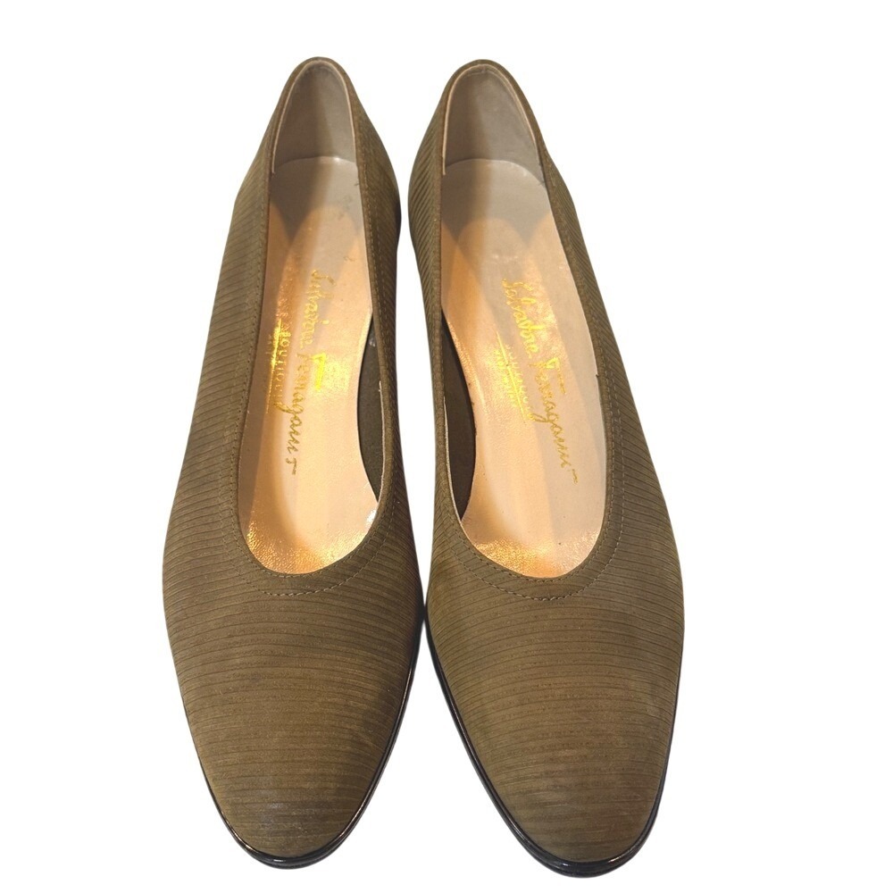 Salvatore Ferragamo Boutique Olive Green Ribbed Wedge Pumps DP30197 Italy 9 4A - Picture 2 of 8
